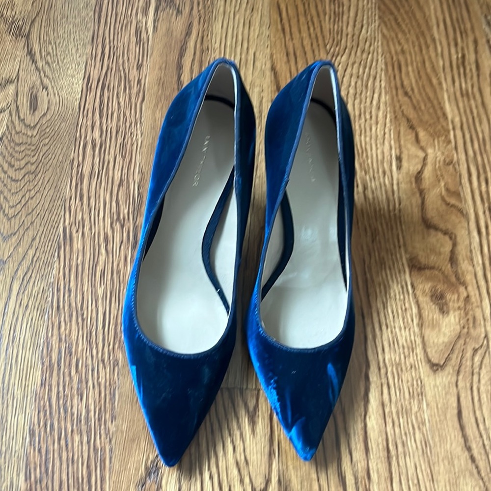 Ann Taylor Blue Velvet Pumps NWOT